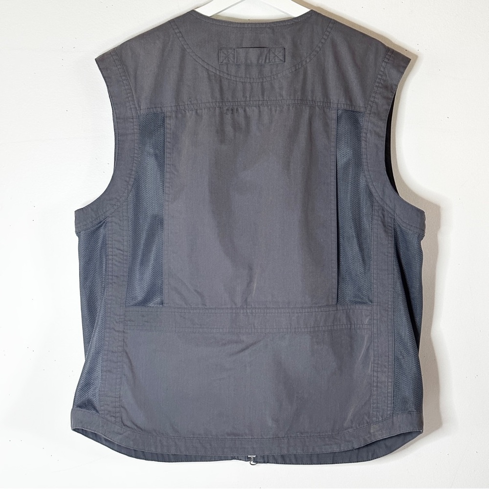Duluth Trading Gray Cargo Vest M Fishing Hiking Tactical Double Zip Mesh Vents - Picture 2 of 7